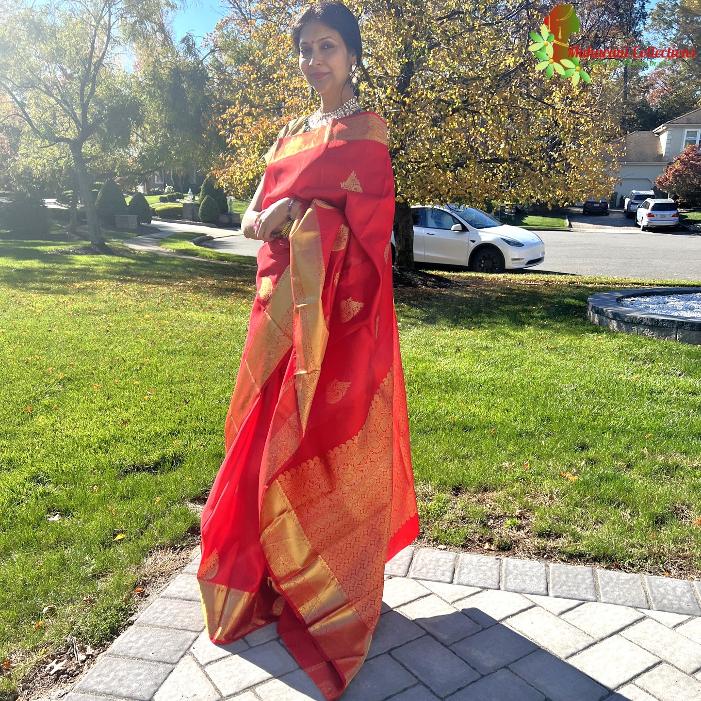 Maharani's Pure Handloom Kanjivaram Silk Saree - Bridal Red with Golden Zari and Boota work
